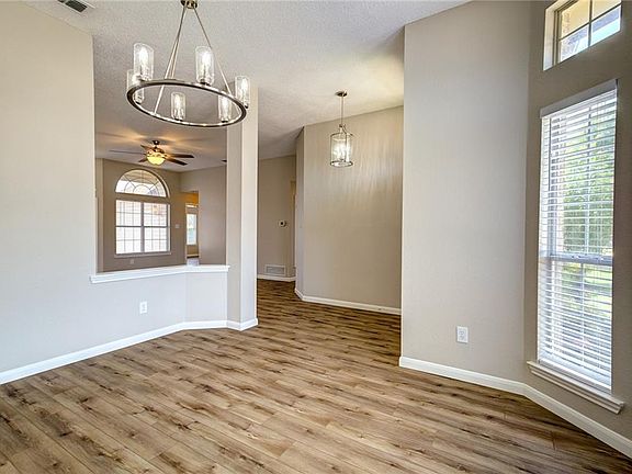 4th image of 4305 Sarasota Ln