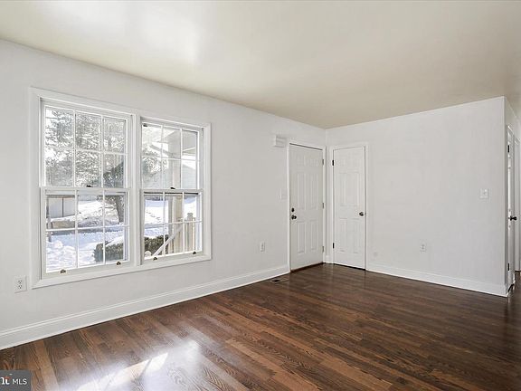 5th image of 203 Apple Tree Dr