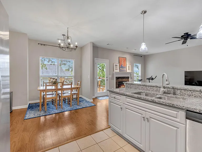 407 Normandy Cir — Photo 15
