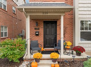 225 Oak St, Wyandotte, MI 48192