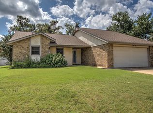 2204 Waddley St, Okmulgee, OK 74447