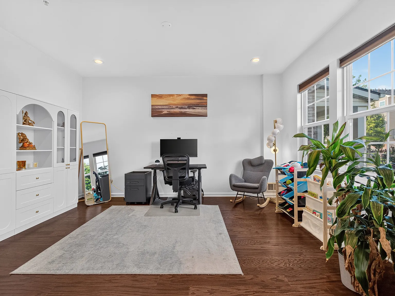 4 bed, 2.5 bath, 1935 sqft, $4,700 — Photo 4