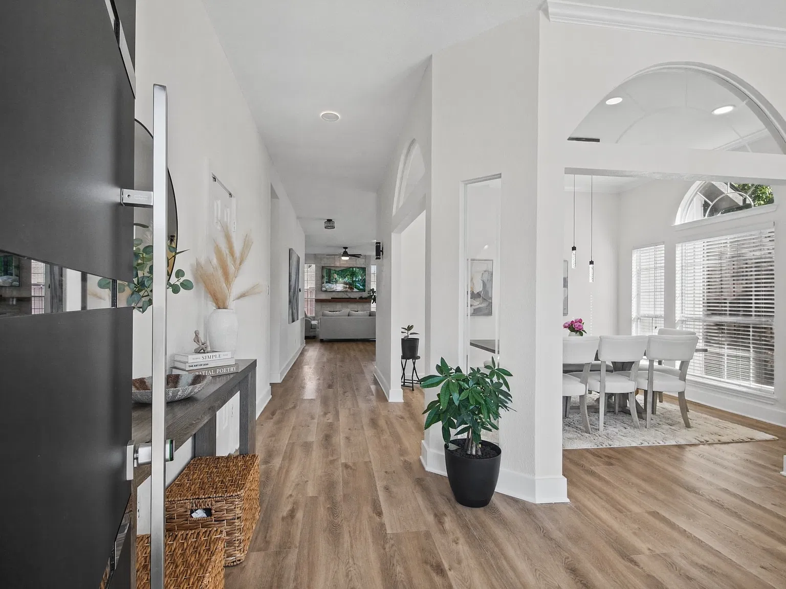 4 bed, 2297 sqft, $3,800 — Photo 3