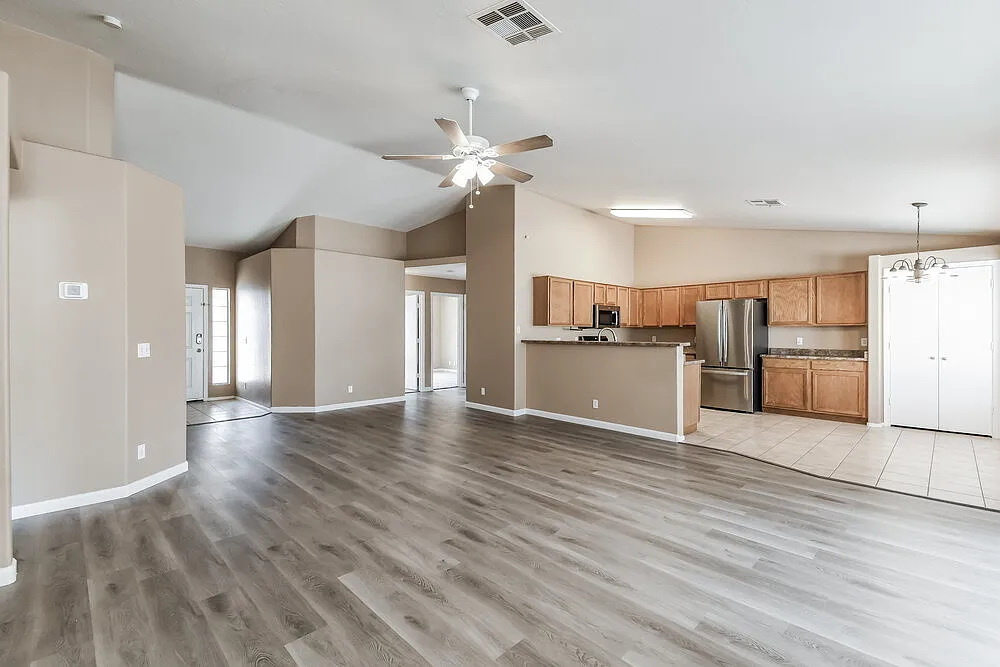3 bed, 2.0 bath, 1418 sqft, $2,050 — Photo 3
