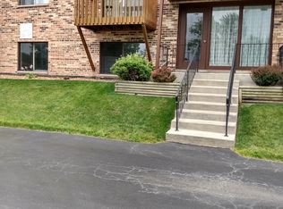 8242 Woodland Dr APT B, Darien, IL 60561
