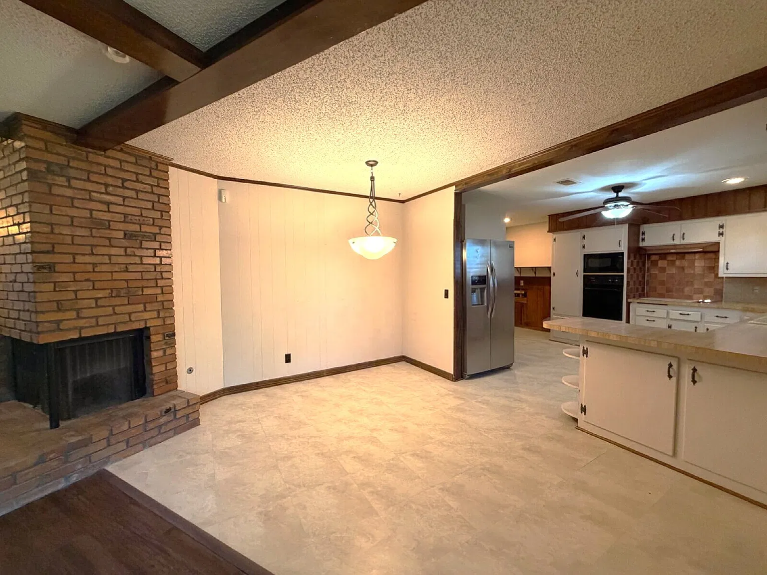 4 bed, 2.0 bath, 2384 sqft, $1,800 — Photo 3