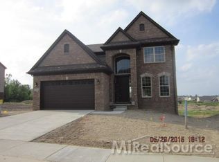 1132 Wales Dr, Lake Orion, MI 48359