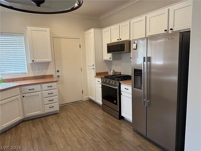 2851 Sapphire Desert Dr — Photo 2
