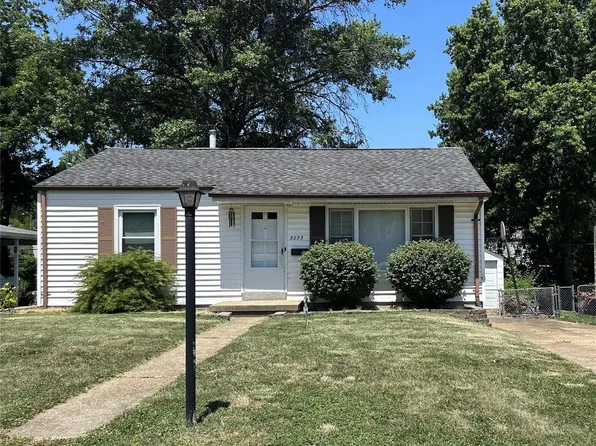 3233 Lynros Dr, Saint Ann, MO 63074
