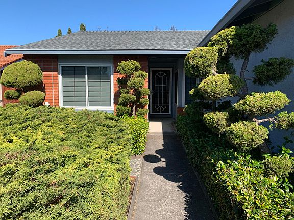 front entrance with screen door