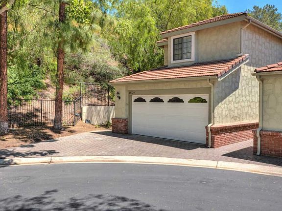 3rd image of 29729 Strawberry Hill Dr