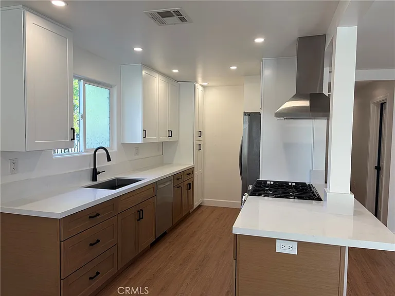 22809 Gault St — Photo 3