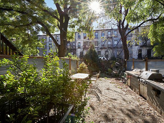 5th image of 584 Halsey St #1