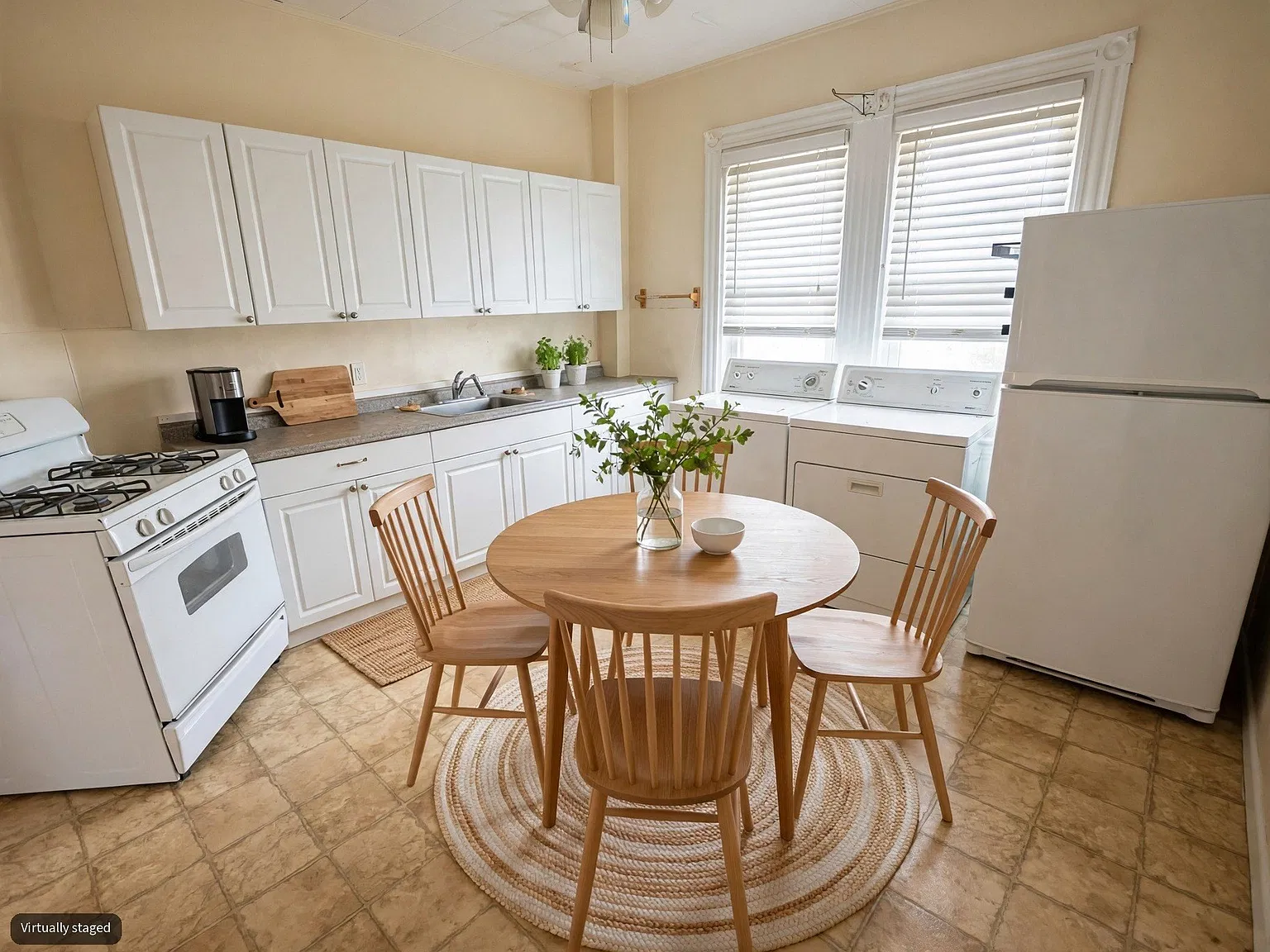 2 bed, 1.0 bath, 1000 sqft, $3,200 — Photo 1