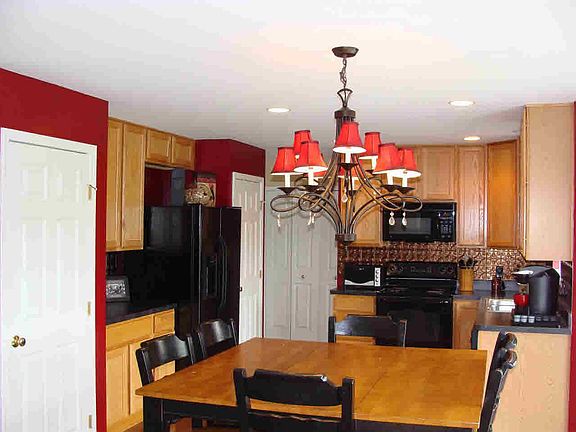 4th image of 735 Arbor Chase Dr