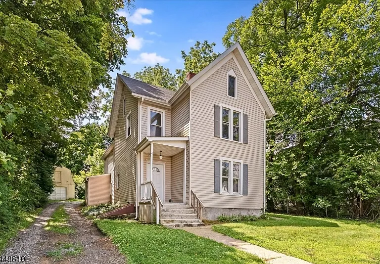 4 Maple St — Photo 1