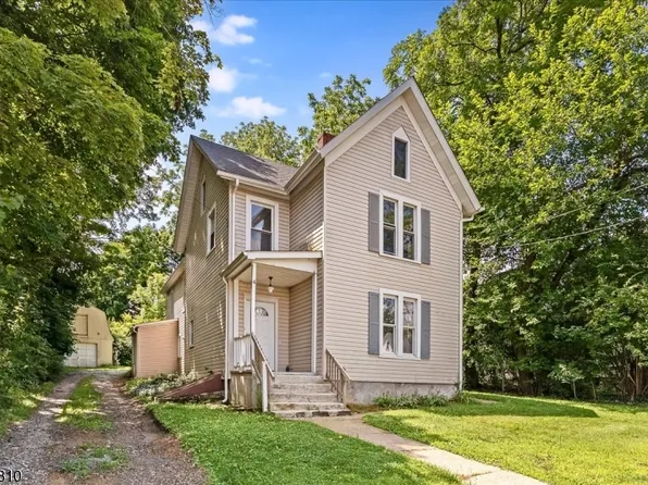 4 Maple St, Andover, NJ 07821