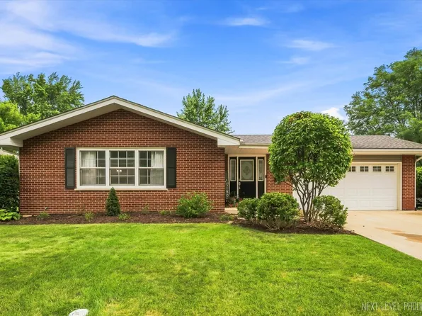 125 Sylvia Ln, Naperville, IL 60540