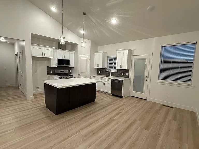 993 N 500 W — Photo 2