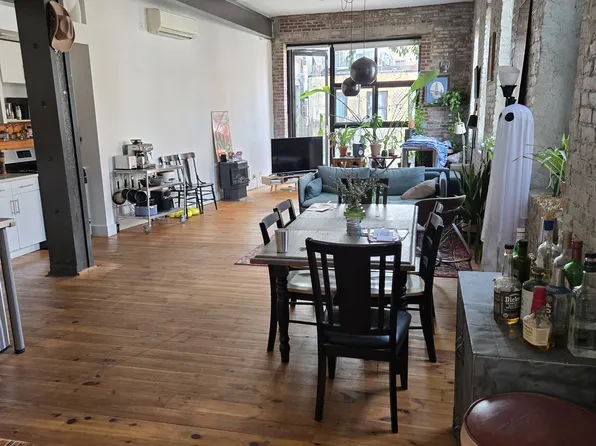 294 Graham Avenue image 1 of 31