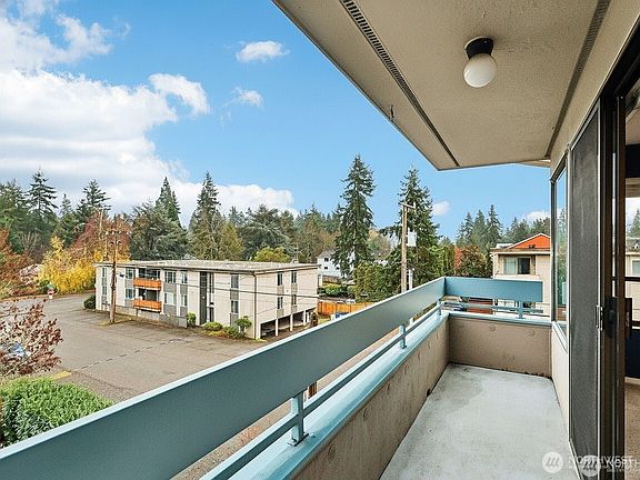 3rd image of 12300 33rd Avenue NE #402