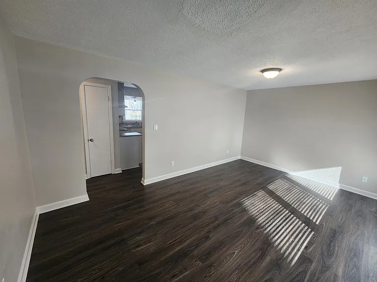 4507 Dover Rd — Photo 4
