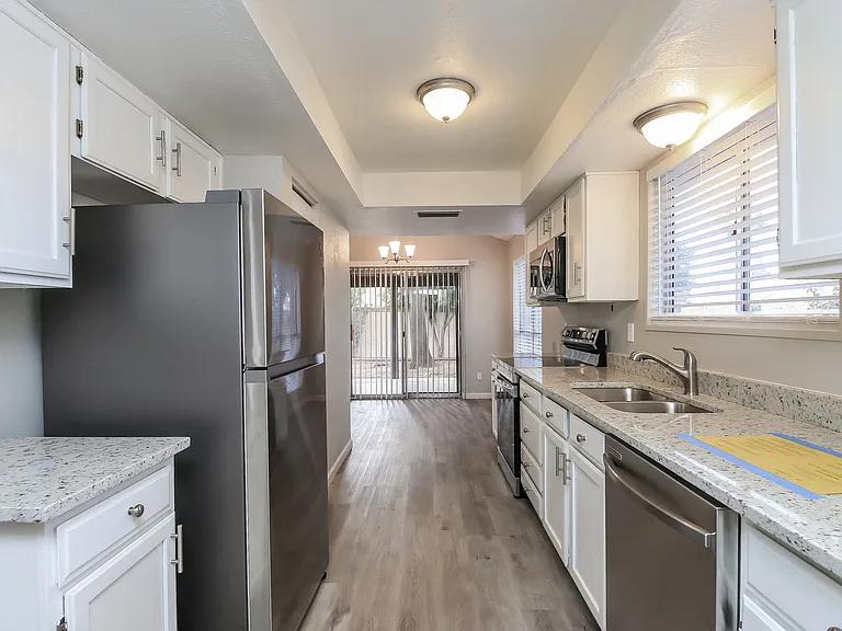 1712 N Apache Dr — Photo 5