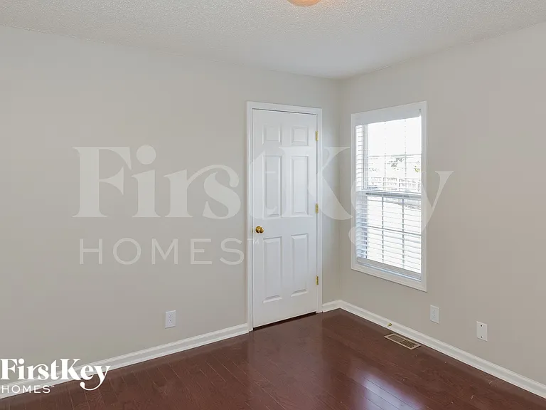 3890 Mackenzie Dr — Photo 11