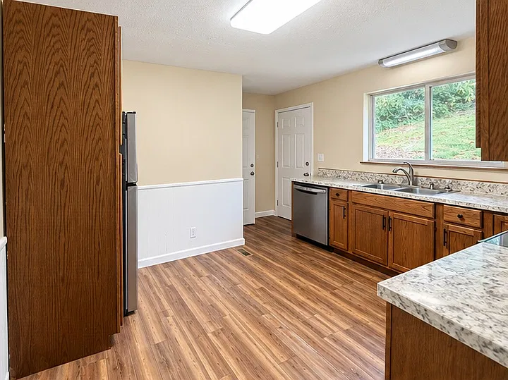 2 bed, 1200 sqft, $1,550 — Photo 3