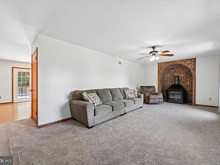 13245 Croom Rd — Photo 2