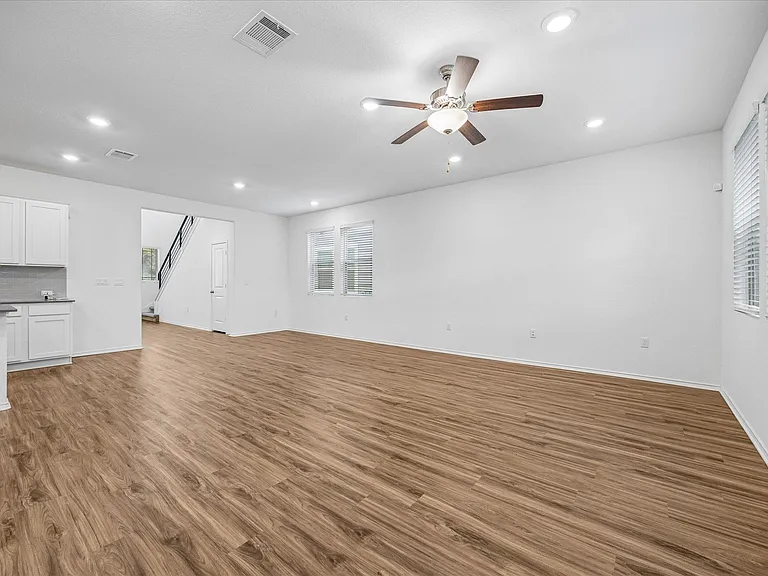 10303 Buster Dr — Photo 8