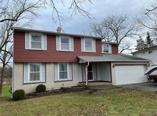 30 Pleasantview Ln, West Seneca, NY 14224