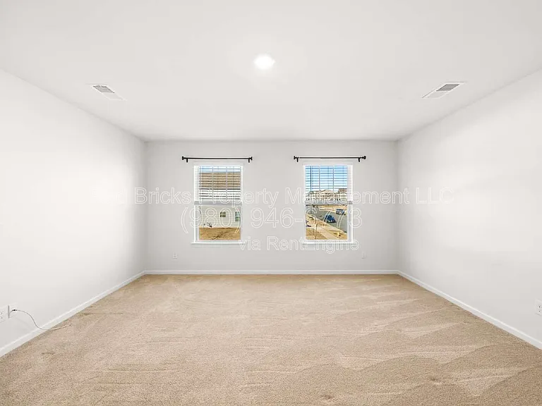 4015 Meadow Green Dr — Photo 19