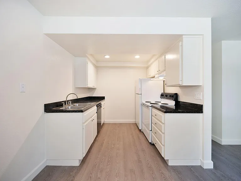 Elan Carlsbad Shores — Photo 12