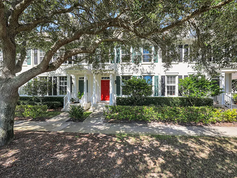 228 Murray Ct — Photo 1