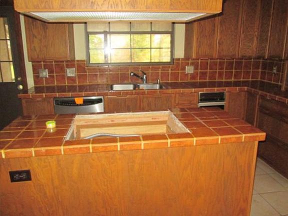 2nd image of 1631 Grandview Blvd