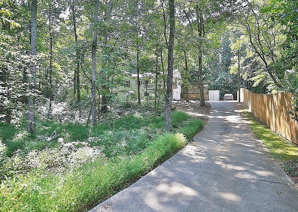 1st image of 429 Creekside Ln