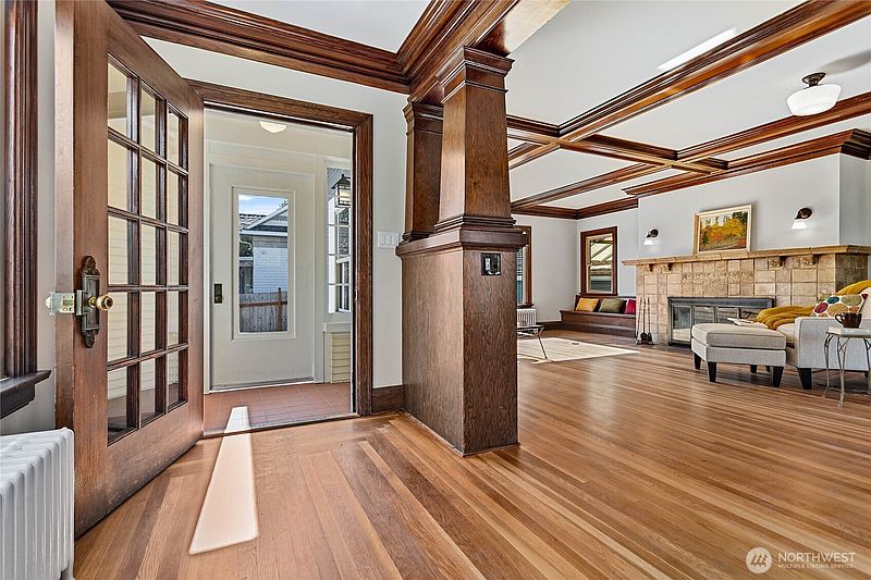 3rd image of 800 E Laurel Street