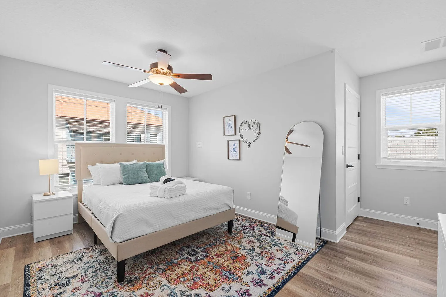 2 bed, 1.0 bath, 1496 sqft, $2,954 — Photo 4