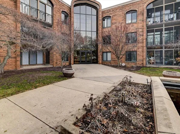 6302 Mineral Point Road #202, Madison, WI 53705