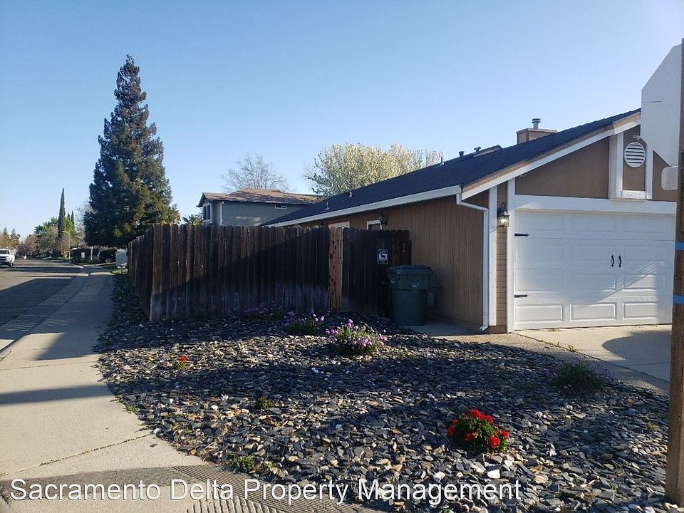 2nd image of 3901 Weybridge Way