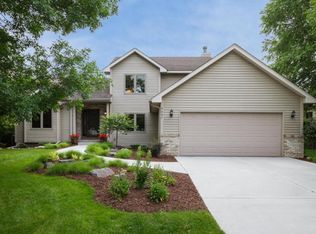 8697 Pheasant Run Rd, Woodbury, MN 55125