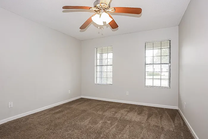1911 Neptune Dr — Photo 9