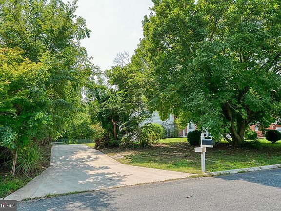 5th image of 1306 Grandview Ct