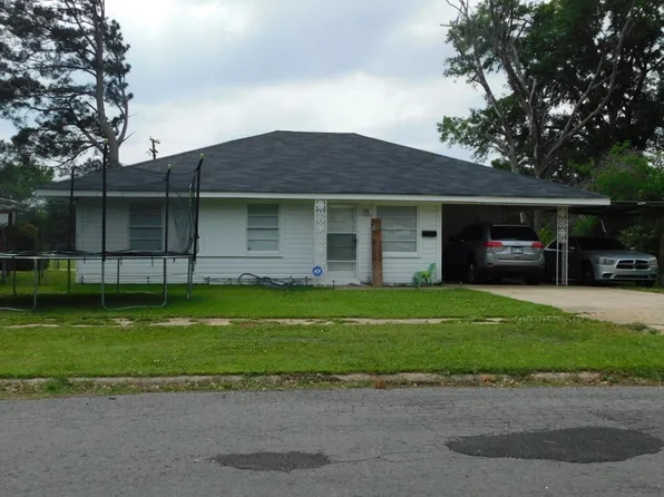 204 3rd St SE, Springhill, LA 71075