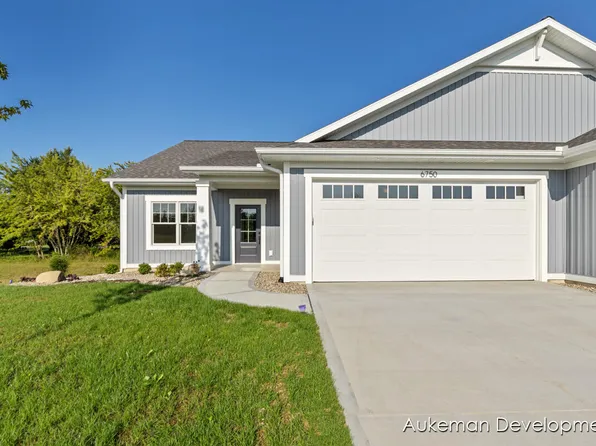 6750 Vriesland Xing #21, Zeeland, MI 49464