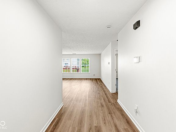 4th image of 2747 Foxbriar Pl