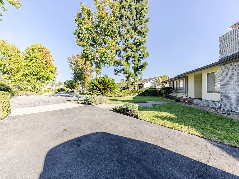 518 E La Sierra Dr — Photo 58