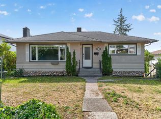 341 W 24th St, North Vancouver, BC V7M 2C7