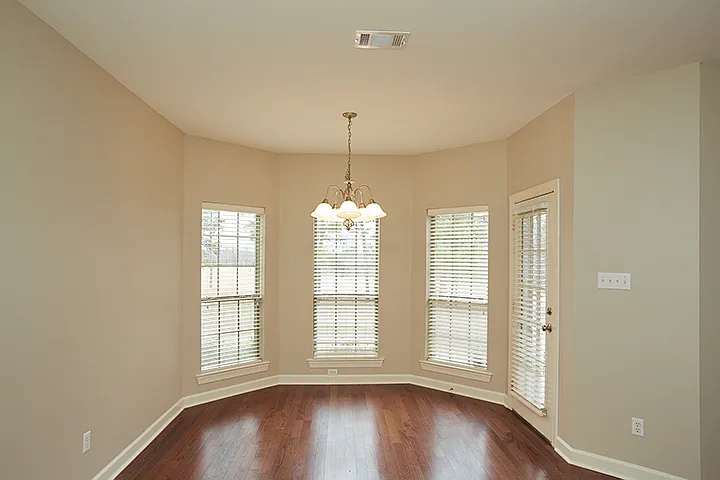 8 Village Way — Photo 3